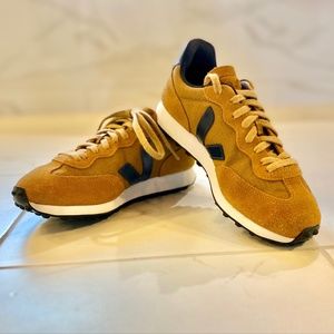 Veja Rio Branco Women's Sneaker in Tan/Navy sz 37EU/6US Worn ONCE!